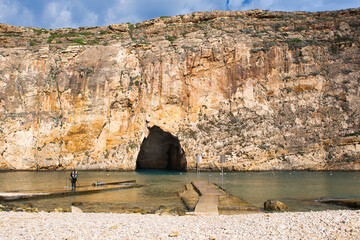 Nurek zbliżający się do wody 2026 © Krzysiek Cegiełka