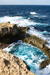 Wzburzone morze śródziemne w okolicach Azure Window 2026 © Krzysiek Cegiełka