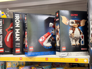 Naklejka premium Lego iron man and gizmo boxed sets on store shelf