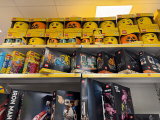 Naklejka premium Lego display with minifigure head storage buckets