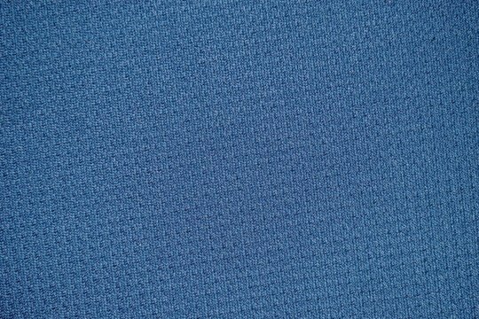 Primer plano de textura de tejido de algod&oacute;n azul con patr&oacute;n de malla fina para fondo textil.