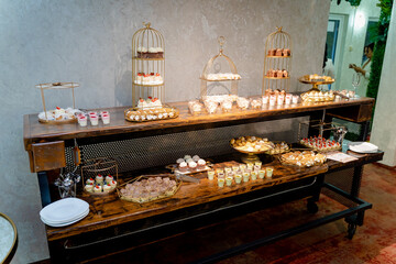 Table with cake stands © Alexandru