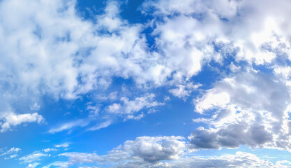 Obraz premium Dynamic detailed massive banner with layered steam. Blue cirrus sky filled many white feather clouds creating a peaceful and inspiring natural landscape scene.