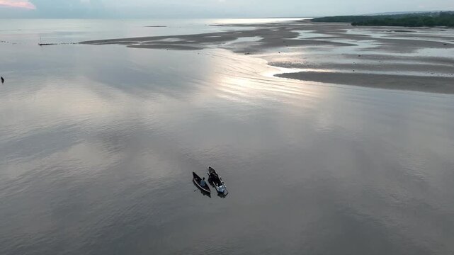 Fishermen with small boats and simple equipment have been fishing since early morning, near the mouth of the Payeti River, directly facing the Waingapu sea 