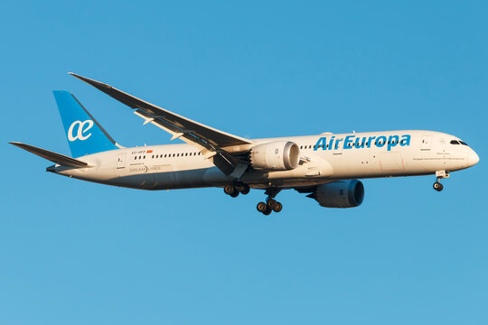 Air Europa Boeing 787-9 Dreamliner widebody aircraft at S&atilde;o Paulo Guarulhos International Airport (GRU), Brazil, photographed on January 8, 2026.
