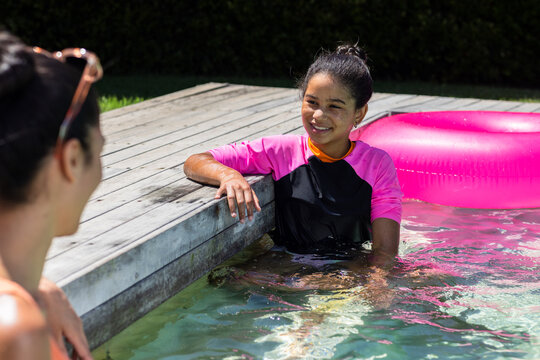 Company representative apologizing and offering vouchers while messaging customer via online chat