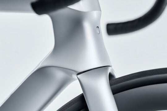 Cuadro de bicicleta de carretera dise&ntilde;o moderno minimalista, Bicicleta premium de alta gama dise&ntilde;o futurista elegante, Detalle de tecnolog&iacute;a avanzada en bicicletas de alto rendimiento