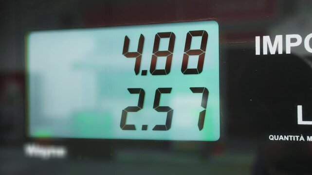 Fuel prices display digit rise in euros due to the geopolitical crisis