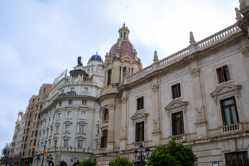 Obraz premium Valencia City Hall in Plaza del Ayuntamiento during Fallas. Crowds gather for the Mascletà, a thunderous firework show, safely watched from behind the protective cage