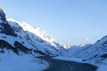 Fototapeta premium road in the himalayas