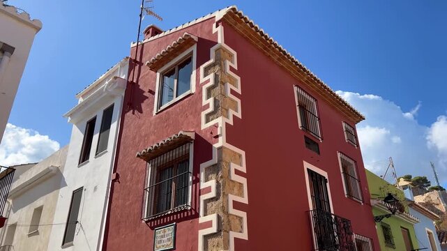 Tilt up de fachadas de colores en Denia