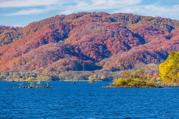 日本の風景・秋　福島県裏磐梯　紅葉の桧原湖