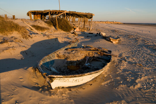 Mexico, Sonora, Rocky Point, Puerto Penasco.  Abandoned beach enterprise on the Sea of Cortez.