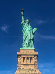 Fototapeta premium Iconic Statue of Liberty National Monument Under Blue Sky