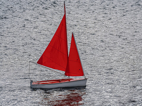 Hansa 303 Sailing Dinghy Side On