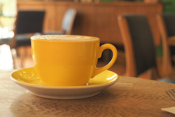 Fototapeta premium Coffee cup on a table in a cafe setting