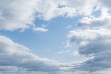 Fototapeta premium 春の始まりの青空と広がる雲07