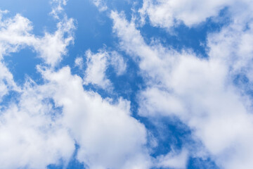 春の始まりの青空と広がる雲25