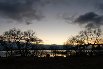 オレンジに染まる夜明けの琵琶湖　日本一長い淡水橋　琵琶湖大橋　滋賀県大津市