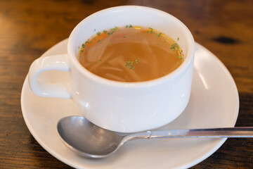 洋食屋の野菜入りコンソメスープ