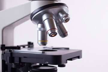 Fototapeta premium Close up view of a scientific microscope in a laboratory, used for research and analysis
