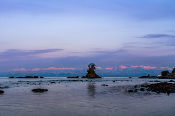 雨晴海岸から立山連峰夕景
