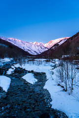 夜明けの白馬村から北アルプス不帰ノ嶮モルゲンロート