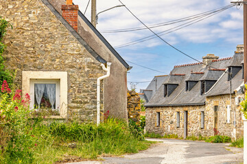 Street in an idyllic French village with old stone houses © Lars Johansson