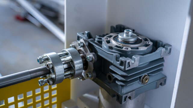Industrial Worm Gearbox with Flexible Shaft Coupling for Precision Drive System