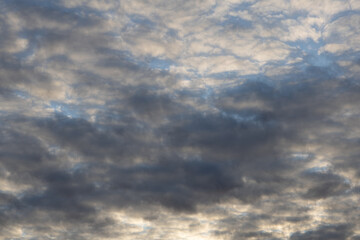 Obraz premium Textured overcast sky with dense layered clouds, abstract natural background with soft light diffusion