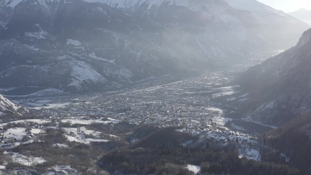 Panoramique vall&eacute;e de Saint jean de Maurienne enneig&eacute;e 