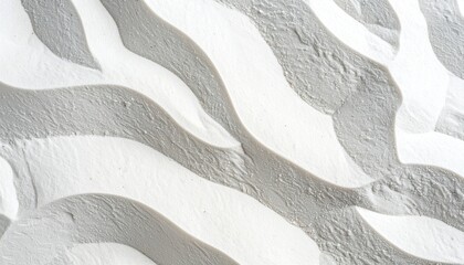 真上から捉えた白い砂浜の波紋状テクスチャに影が美しいオーバーヘッドクローズアップ
