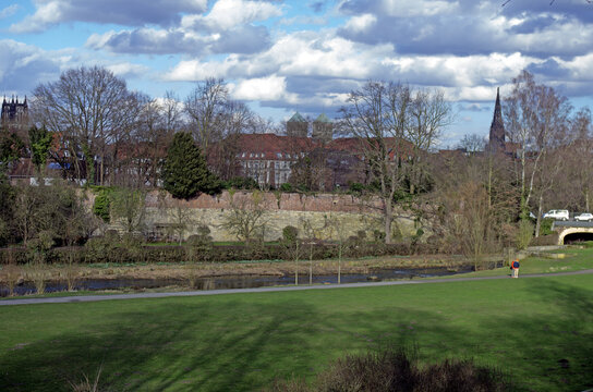 Stadtmauer M&uuml;nster mit T&uuml;rmen Dom und Lamerbertikirche