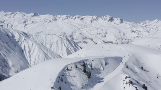 Piste de ski sur vall&eacute;e de l'arves