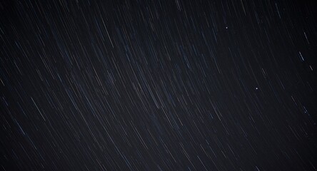 Fototapeta premium Dazzling meteor trails glowing against a pitch black backdrop