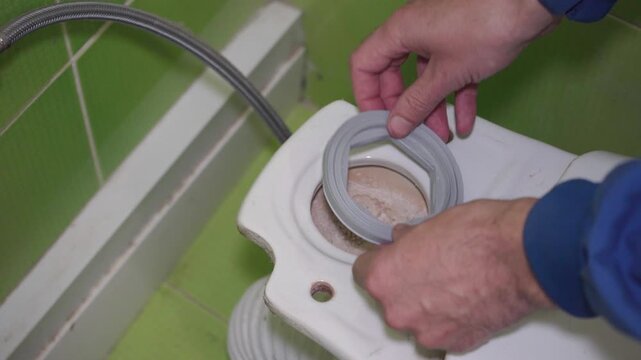 Installing a sealing collar on a toilet bowl, Replacing a toilet tank-to-bowl gasket