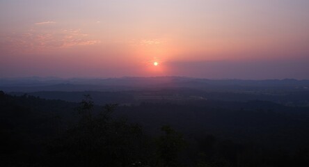 Obraz premium Beautiful sunrise over serene natural scenery with soft light