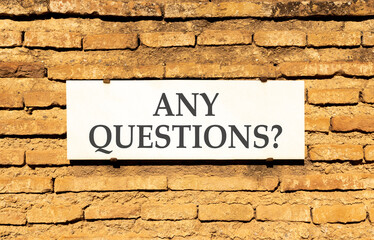 Obraz premium Any questions symbol. Concept words Any questions on beautiful big white sign plate. Beautiful old brown brick wall background. Business and Any questions Q and A concept, copy space.