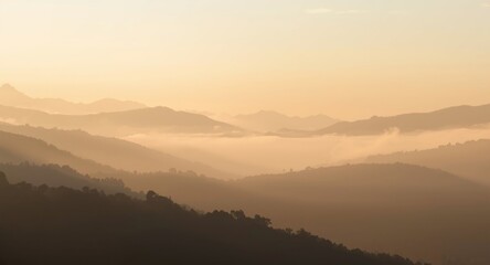 Obraz premium Dawn light on foggy hills with selective focus portraying tranquil mountain scenery