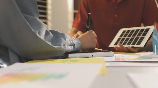 business team discussion reusable product in office,start up eco-friendly business,environmental protection,sustainable business model,ESG strategy,sustainability,team meeting,ESG Report concept