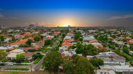 Obraz premium Panoramic Aerial Drone view of Inner Suburbs of Melbourne housing, roof tops, the streets and the parks, the roads and trees of Ascot Vale Moonee Ponds Brunswick Essendon and Maribyrnong in VIC Victor