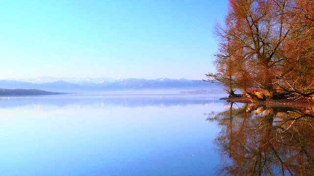 Stimmung am fr&uuml;hen Morgen bei Sonnenaufgang am Starnberger See, Bayern, Deutschland, Europa