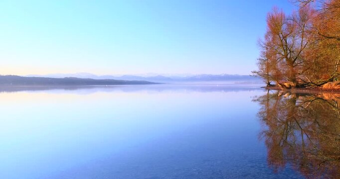 Stimmung am fr&uuml;hen Morgen bei Sonnenaufgang am Starnberger See, Bayern, Deutschland, Europa