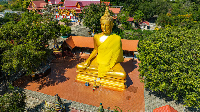 Wat Phra That Pu Jae is a significant historic temple in northern Thailand. The centuries old square chedi enshrines a sacred relic of the Buddha and stands as an important cultural 