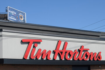 Naklejka premium sign on the outside of Tim Hortons, a coffee shop, located at 1900 O'Connor Dr, North York, Toronto