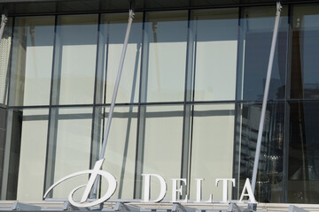 Naklejka premium close-up of Delta hotel sign at 75 Lower Simcoe St, Toronto