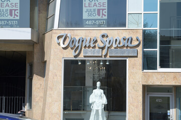 Naklejka premium exterior building facade and sign of Vogue Sposa Bridal Boutique located at 304 Danforth Av, Toronto