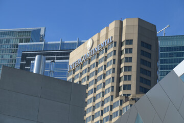 Naklejka premium tight view of Intercontinental hotel at 225 Front St W (viewed from Lower Simcoe St) - Metro Toronto Convention Centre