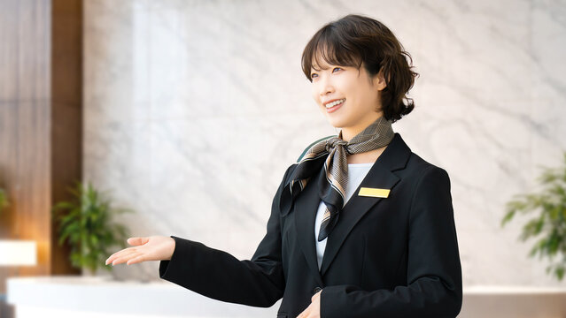 案内をする受付スタッフの女性, Female receptionist guiding a guest
