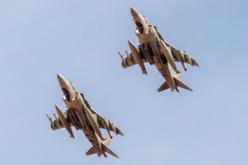 Formación de aviones de combate de despegue vertical